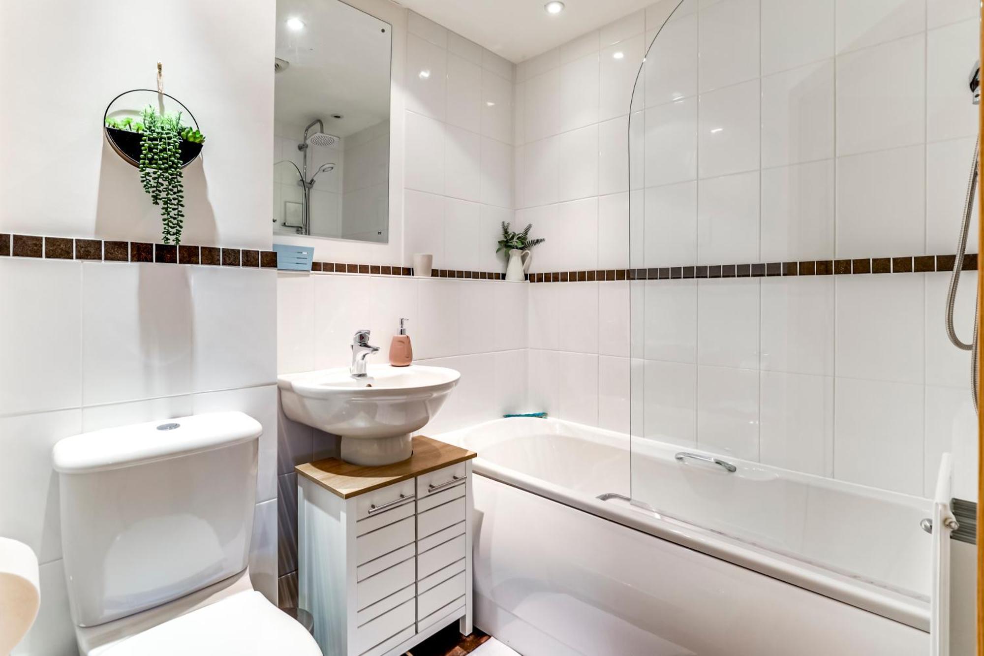 Apartament Entire 2 Bed Flat Contractors Families And Relocators Ware Zewnętrze zdjęcie